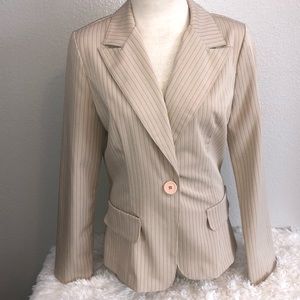 ☀️5 for $30 Sale ☀️Tan pinstripe blazer